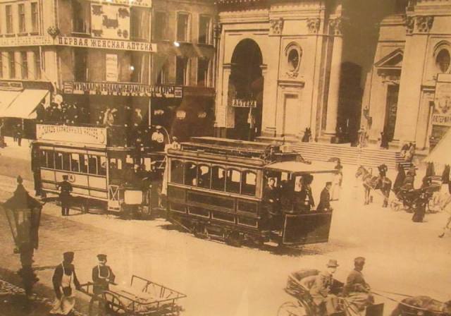 Pierwsza apteka, prowadzona przez kobiety, przy Prospekcie Newskim w Sankt Petersburgu.