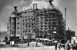 Gmach w trakcie budowy.