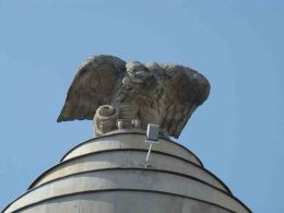 Jeden z orłów autorstwa Zygmunta Otto.