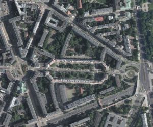 Jeszcze raz Służewska i okolice obecnie. Z tej perspektywy widać dlaczego osiedle nazywa się „Latawiec”.