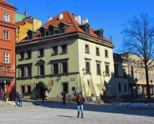 Świętojańska 2 – Mansjonaria – dom, który ocalał.