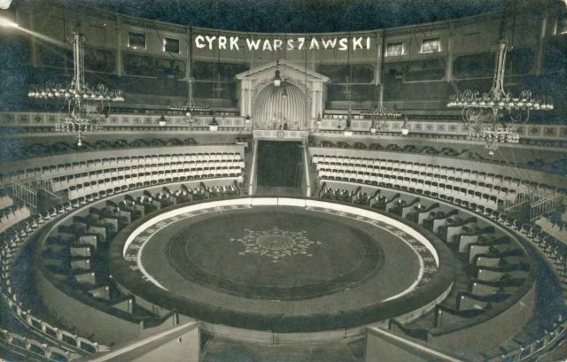 Tu odbywały się występy, Cyrk braci Staniewskich. Zdjęcie: Fotopolska.eu