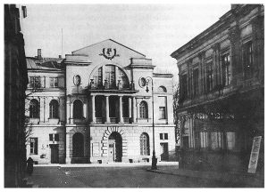 Przed II wojną światową nowy budynek konserwatorium zamykał perspektywę ulicy Ordynackiej. Po prawej widoczna elewacja północna Cyrku na Ordynackiej.