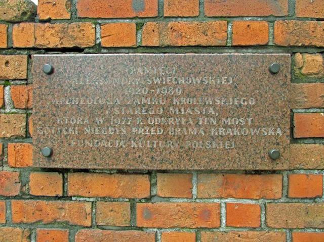 Tablica, upamiętniająca Aleksandrę Świechowską.