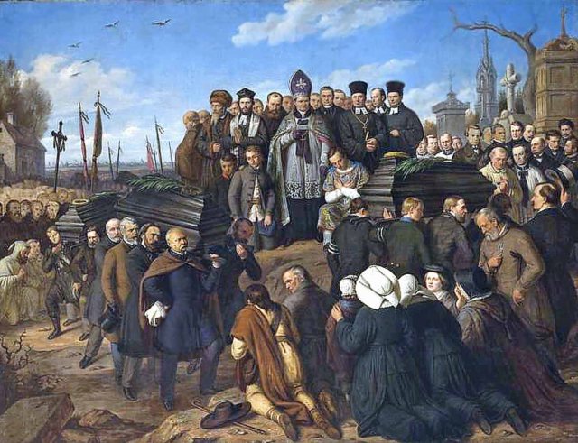 Duchowni katolicy, protestanccy oraz rabini na Cmentarzu Powązkowskim modlą się nad mogiłą poległych.