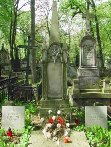 Grób Aleksandra Kokulara na Starych Powązkach.
