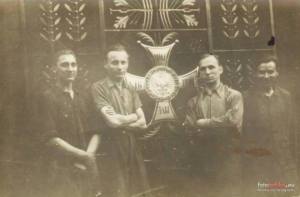 1947 - Najważniejsza krata Grobu Nieznanego Żołnierza jeszcze w warsztacie Braci Łopieńskich.