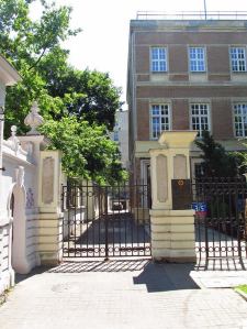 Dom Dziennikarza przy Foksal 3/5. Przed wojną mieścił się w nim Klub Towarzyski, w którym zbierała się elita władzy.