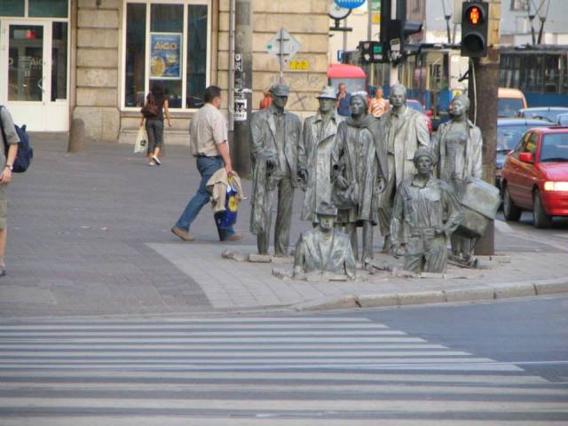 Pomnik Anonimowego Przechodnia we Wrocławiu.