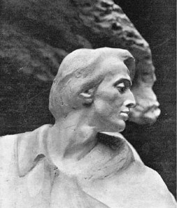 Gipsowa głowa makiety pomnika.