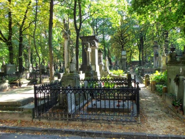 Grób Alfonsa Grotowskiego na starych Powązkach.