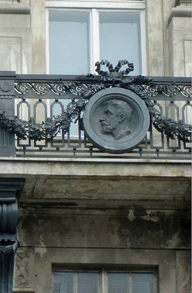 Na medalionie - Antoni Strzałecki.