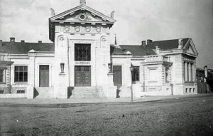 Budynek dawnej kostnicy w roku 1925.