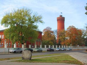 Głaz przy skrzyżowaniu ulic Lindleya i Koszykowej.