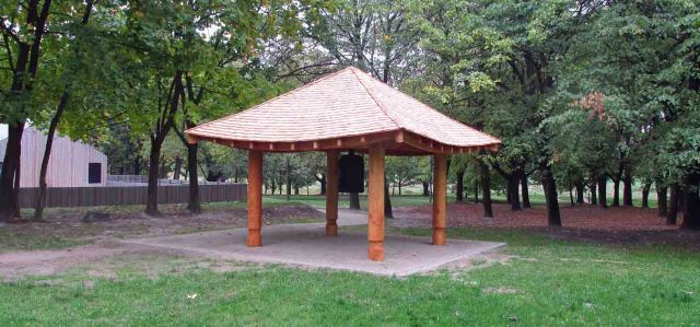 Pagoda z Dzwonem Pokoju przy ulicy Bacha.