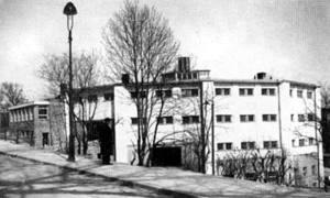 Rotunda jako garaż Chevroleta.