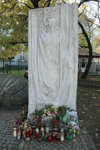 Płocka róg Górczewskiej - Pomnik Szpitala Wolskiego