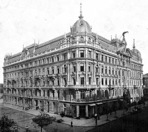 Dom Towarzystwa Ubezpieczeń „Rosja” przy Marszałkowskiej 128 uważany był za jedną z najpiękniejszych warszawskich kamienic. Ilustracja z miesięcznika Architekt nr 7 z roku 1901.