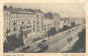 Na pocztówce widoczne - od lewej fragment kamienicy nr 50 a dalej kolejno nr 48, 46, 44, 42, 40, 38, 36, 34, 32, 30 i 28. Identyfikacja numeracji kamienic pochodzi ze strony www.warszawa1939.pl