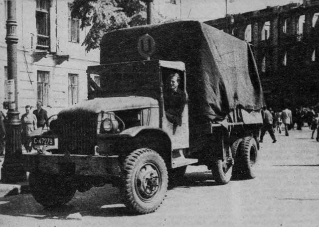 Amerykański Dodge jeździł na linii U - Plac Trzech Krzyży - Plac Narutowicza.