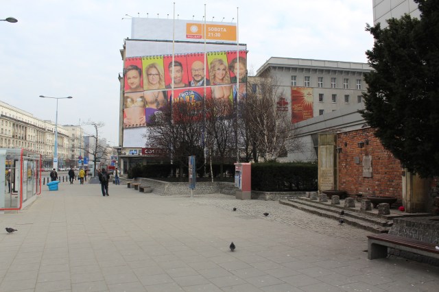 Miejsce pamięci znajduje się niedaleko przystanku autobusowego. Dzisiaj mało kto zatrzymuje się w tym miejscu