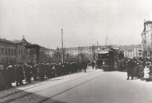 Plac Krasińskich. Próby przed otwarciem pierwszej linii tramwaju elektrycznego. Marzec 1908 roku. Zdjęcie ze zbiorów mkm101 pochodzi ze strony http://tramwar3.republika.pl/