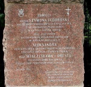 Obelisk został wystawionym dzięki staraniom wychowanków gimnazjum im króla Władysława IV oraz Towarzystwa Przyjaciół Pragi.