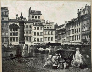 Wprawdzie kamienica w której mieszkał Henryk Sienkiewicza znajduje się za plecami Jana Mieczkowskiego ale taki Rynek musiał być przyszłemu pisarzowi doskonale znany. Foto: Jan Mieczkowski. Rok 1865. Zdjęcie w zbiorach Muzeum Narodowego. Domena Publiczna.