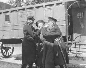 Kadr z filmu "10 z Pawiaka".