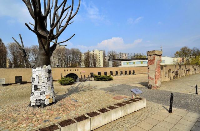 Muzeum Więzienia „Pawiak”, działające jako oddział Muzeum Niepodległości. Mauzoleum-Muzeum Pawiaka otwarte zostało 28 listopada 1965 roku.