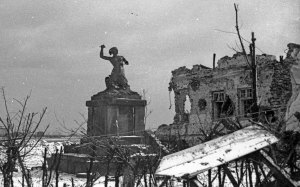 Syrenka po Powstaniu Warszawskim.